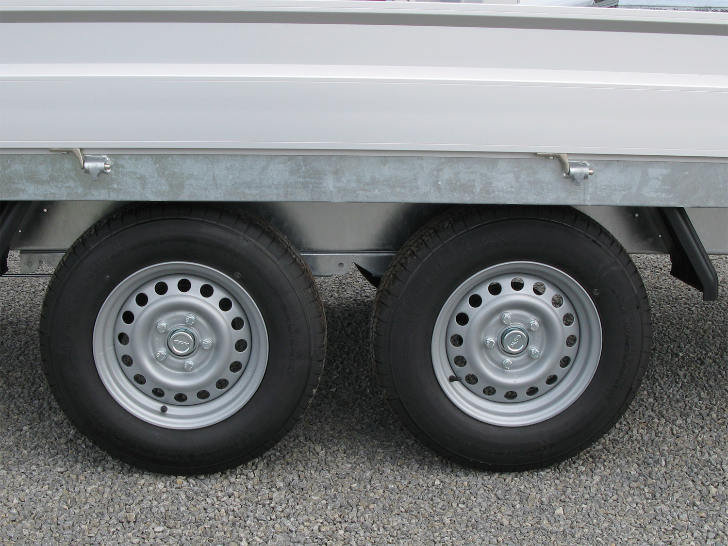 Hapert Azure H-2 - 2700 - 4050 x 1800 Bereifung 185R14C – Bild 2