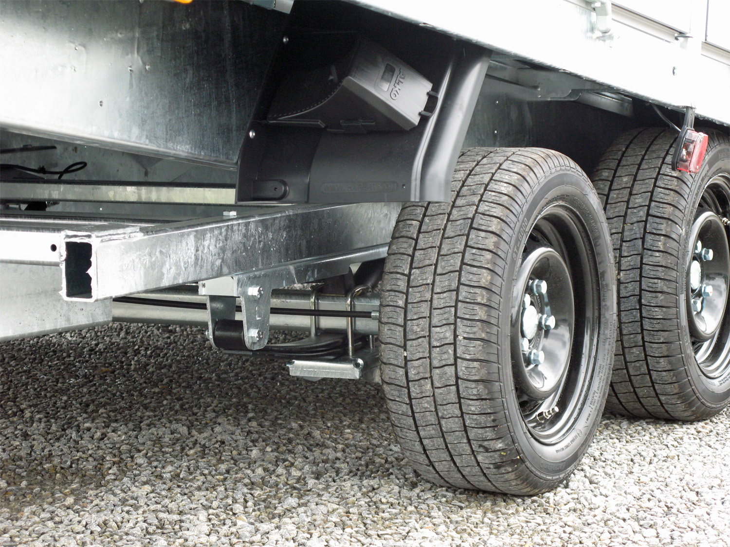 Hapert Indigo HT-2 - 3500 - 5050 x 2210 Kipphydraulik, Parabelfederung, Rampe – Bild 4