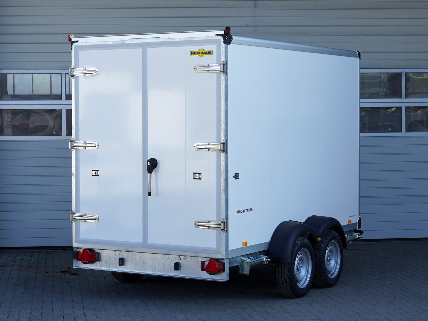 Humbaur HGK 25 32 18 - 21 PF60 Deluxe Tandem-Kühlkoffer mit hochwertiger Isolierung – Bild 9