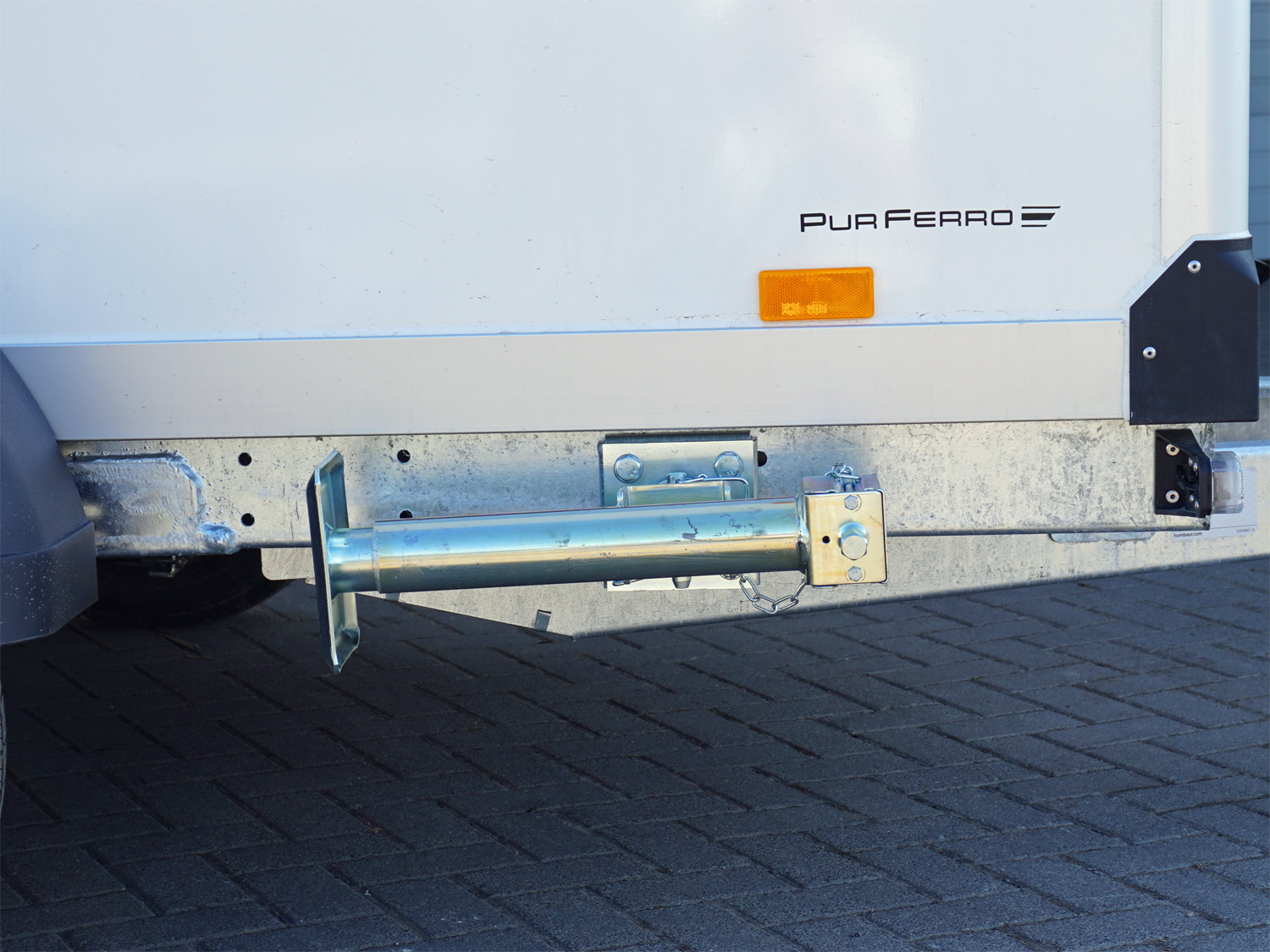 Humbaur HGK 25 32 18 - 21 PF60 Deluxe Tandem-Kühlkoffer mit hochwertiger Isolierung – Bild 4