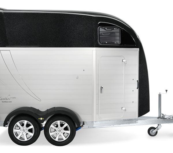 Humbaur Xanthos Aero 2700 Aerodynamischer Bug | EquiDrive® PLUS Fahrwerk