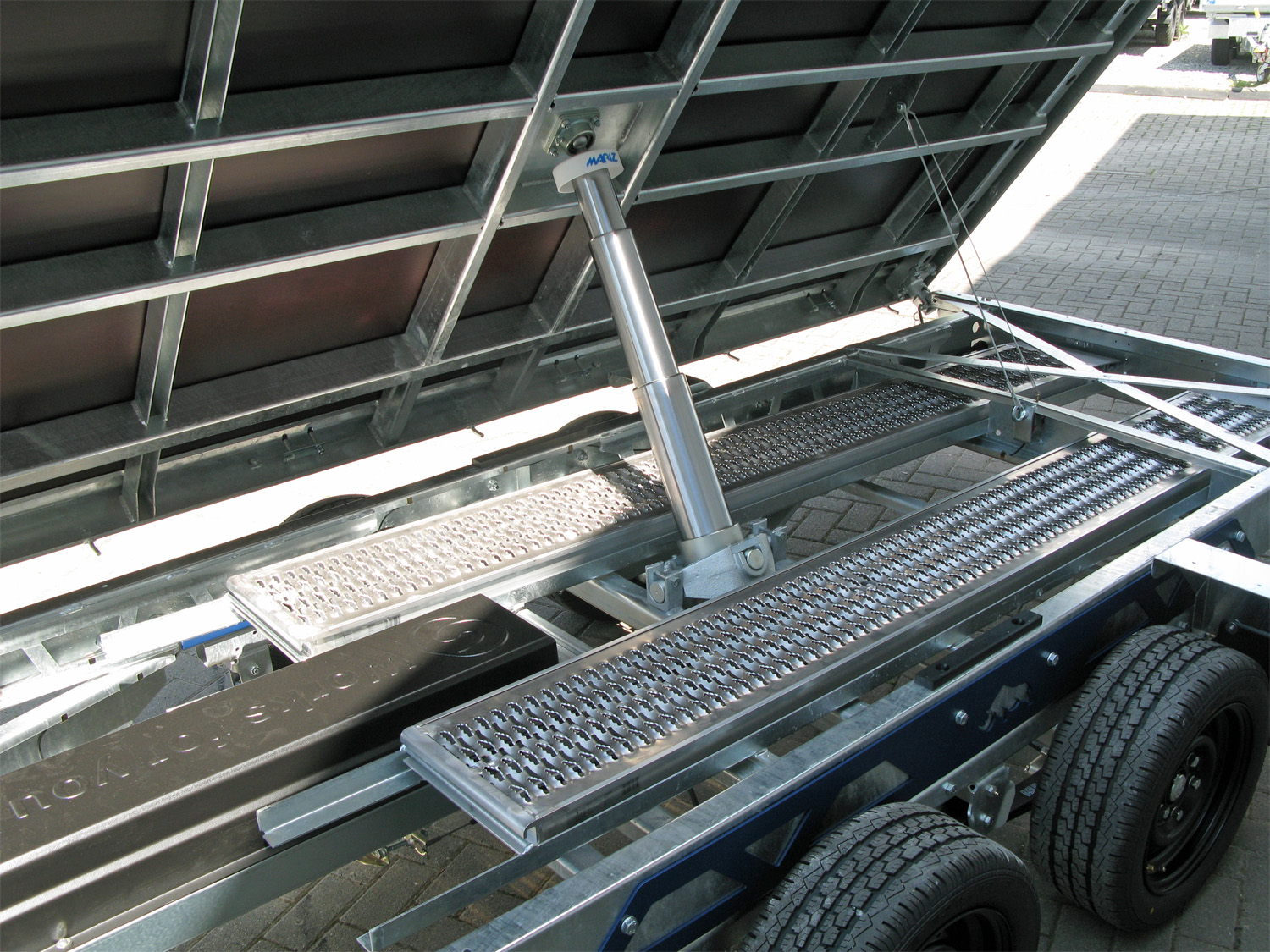 Saris K3 356 184 3500 2 HD E Profi Heavy Duty Rampen, Stützen, Nothandpumpe – Bild 3