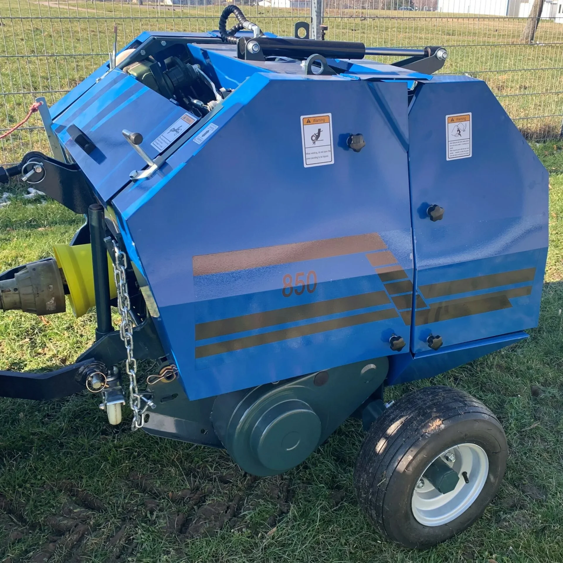 Mini-Rundballenpresse – 50 x 70 cm Heuballen